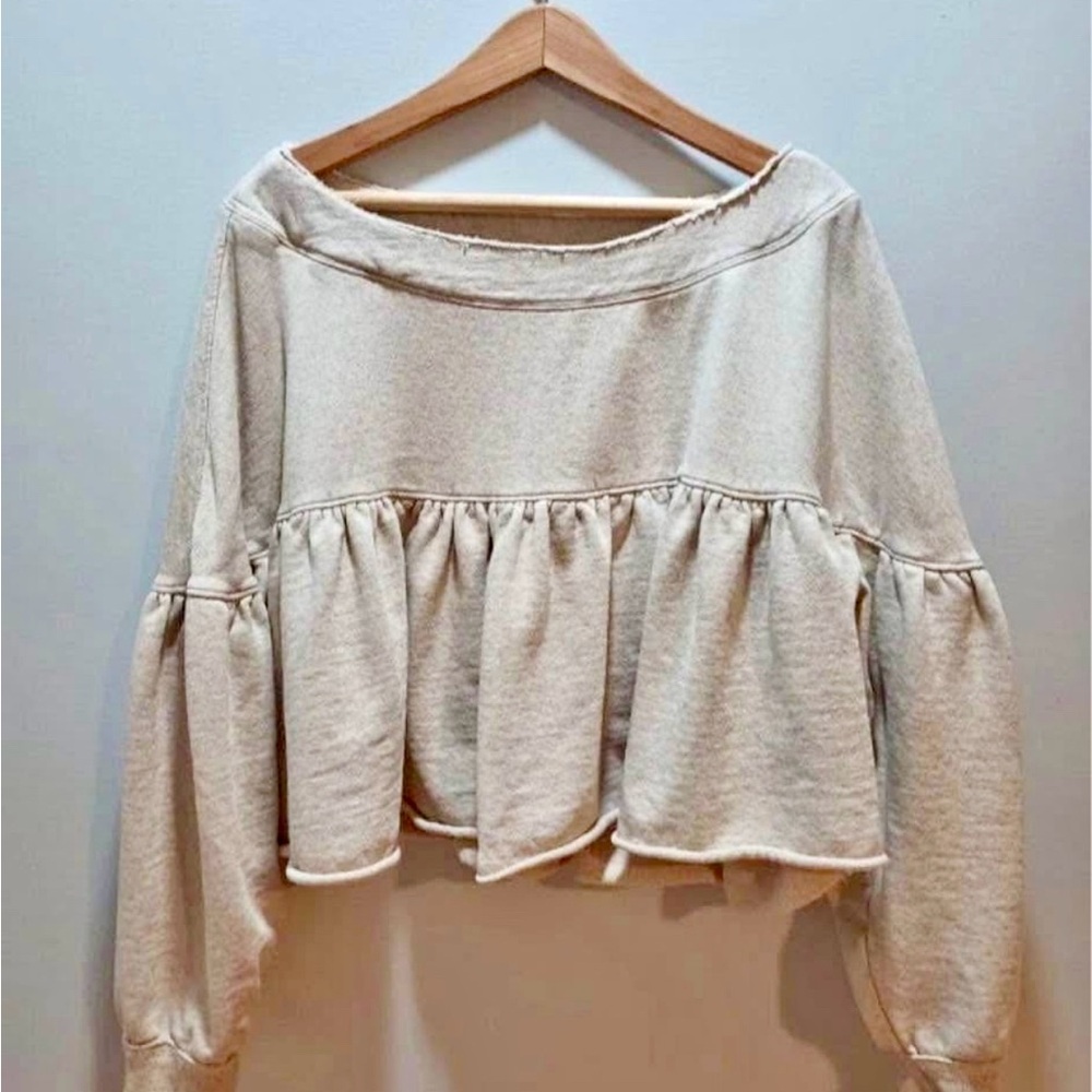 Free People Cream Ruffle Babydoll Sweatshirt 💕